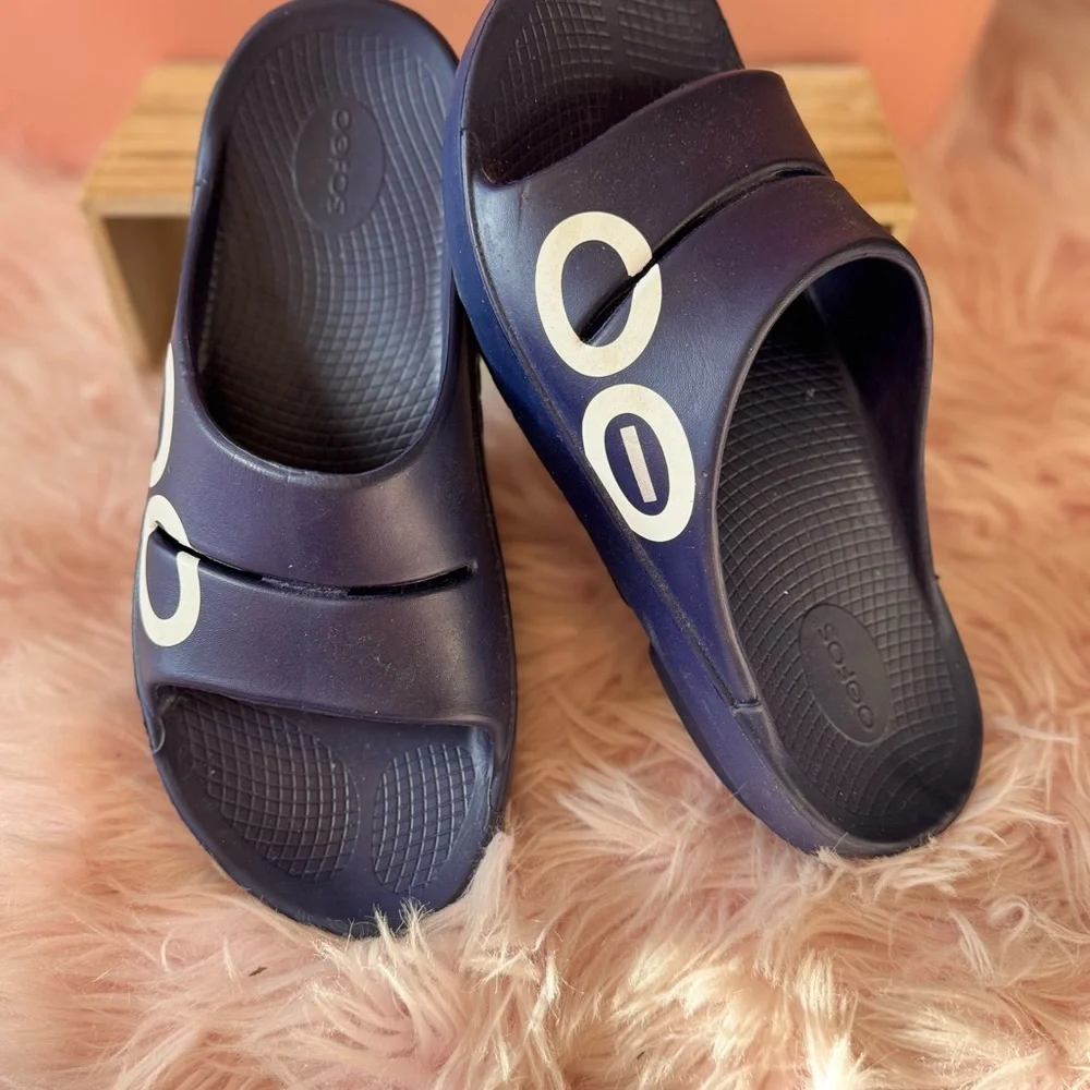 Oofos men's navy